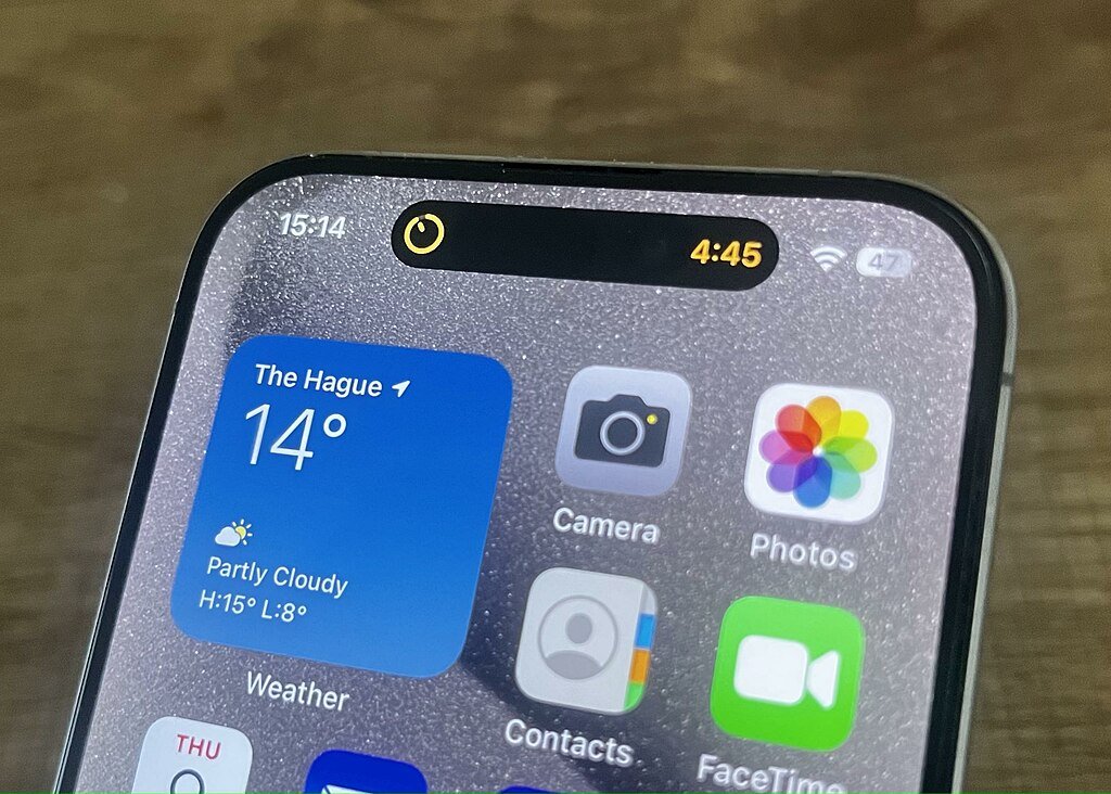 Dynamic Island notification area on iPhone 15 Plus