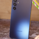 Samsung Galaxy A15 5G sobre a mesa